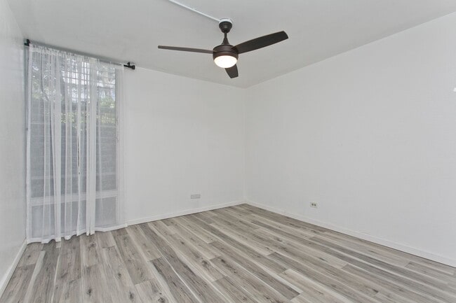 Building Photo - Pets Allowed.... Colonnade on the Greens #403 3 BD 2 BA 2 PRK