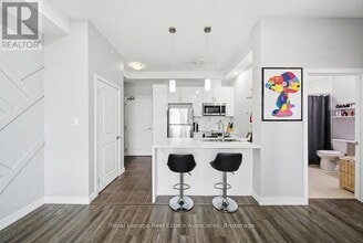 Building Photo - 125 Shoreview Pl