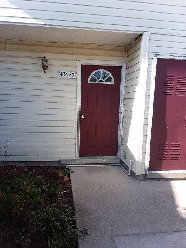 Primary Photo - 43023 Keesler Ct