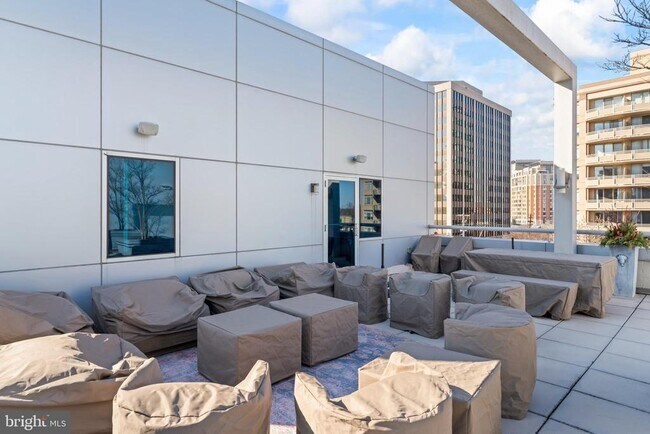 Foto del edificio - 7809 Woodmont Ave