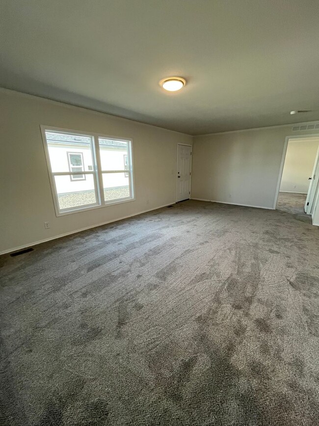 Building Photo - Charming 3 Bedroom 2 Bathroom Home for Ren...