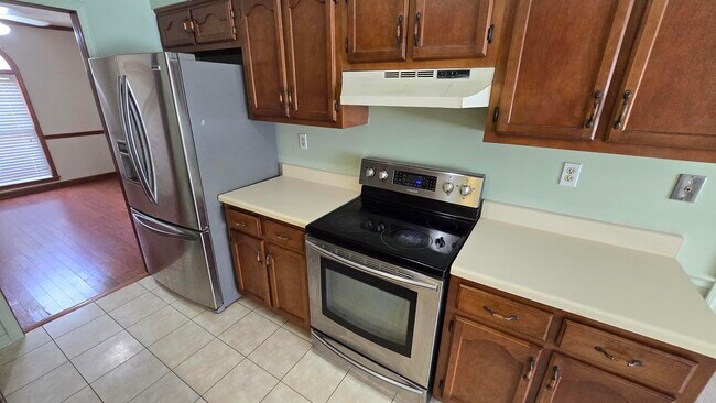 Building Photo - 1388 Hardwood Trail