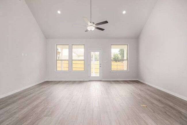 Building Photo - 3924 Mineral Dr