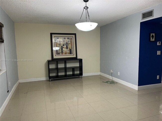 Foto del edificio - 8401 SW 107th Ave