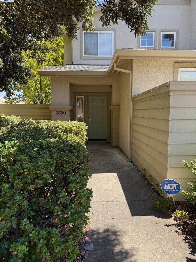 Foto principal - 1230 Sutter Creek Ln
