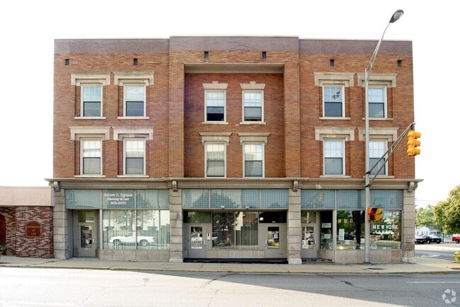 Interior Photo - Arrasmith Apartments