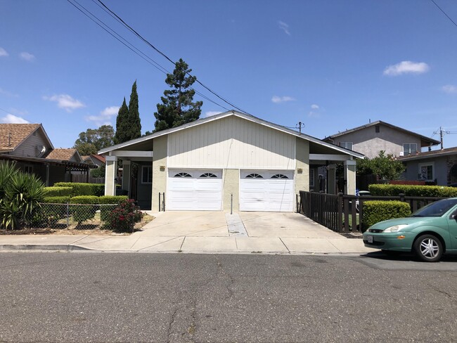 Front of House - 33652 11th St