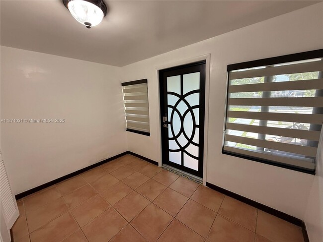 Foto del edificio - 3429 SW 23rd Terrace