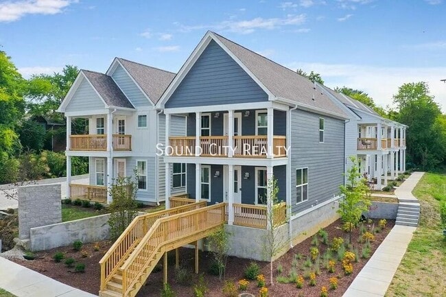 Photo - 806 Briar Circle- House