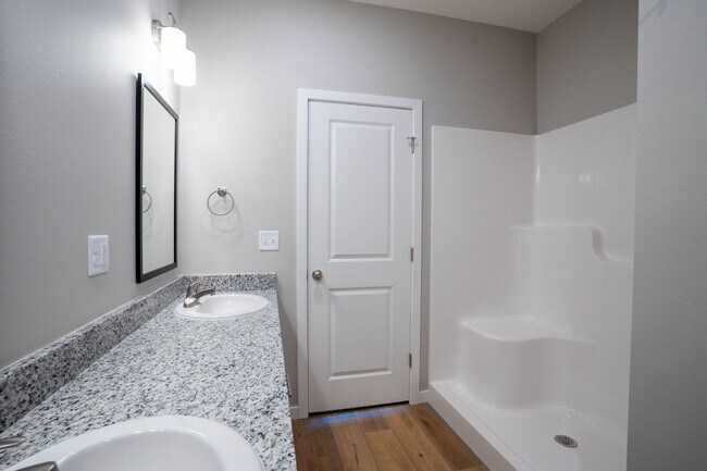 Building Photo - BRAND NEW 3 BEDROOM HOME WITH 3 CAR GARAGE