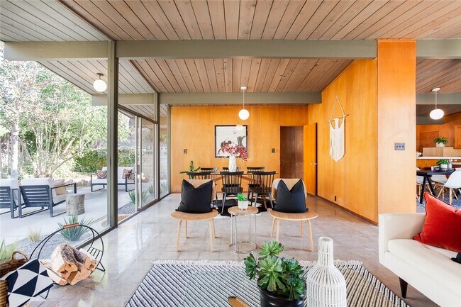 Foto del edificio - 1131 N Encanto St