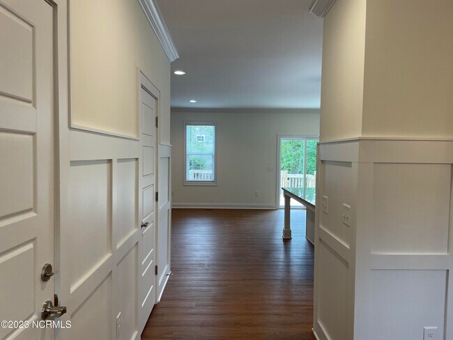 Building Photo - 250 Adams Cir