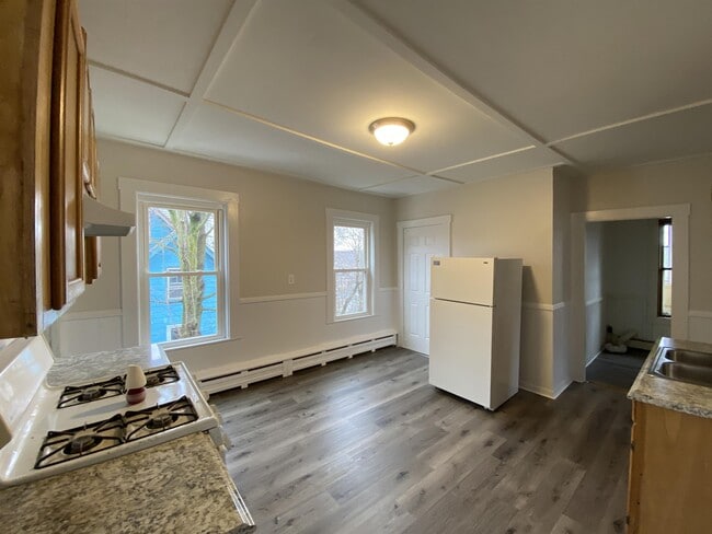 Building Photo - 18 Nutting St
