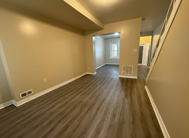 Foto del edificio - 4 Bedroom 1 Bath Rental In Germantown