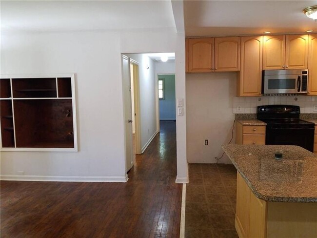 Foto del edificio - 1620 Old Peachtree Rd NW