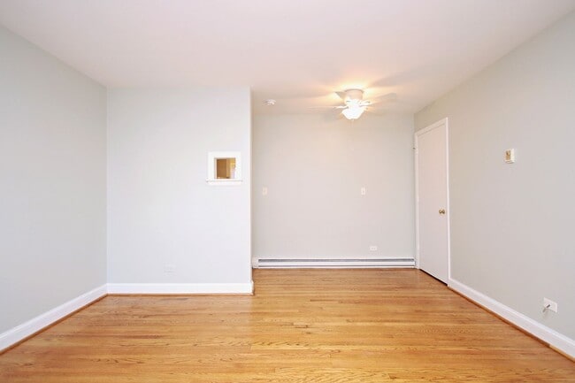 Building Photo - Student-Friendly Ivy Rd Apartment Near Foo...
