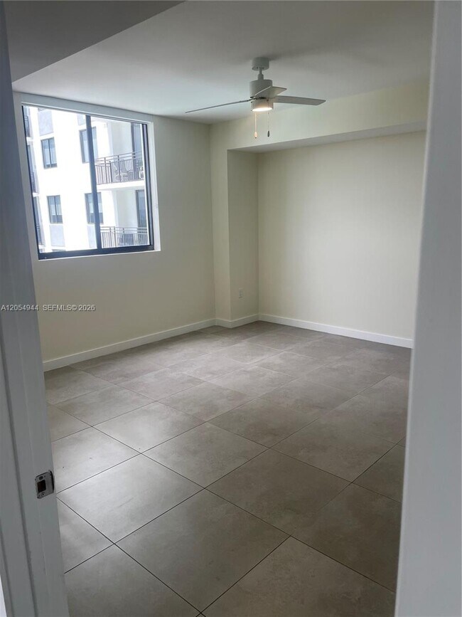 Building Photo - 16395 Biscayne Blvd