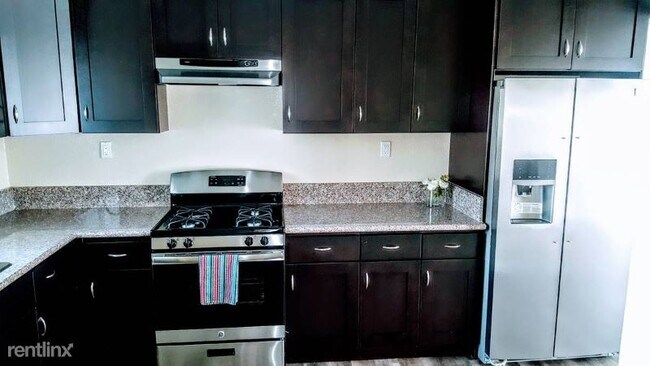 Building Photo - 3 br, 1.5 bath Townhome - 2555 Ulric St
