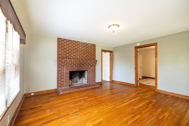 Foto del edificio - Spacious House on Old Six Mile Rd. - Water...