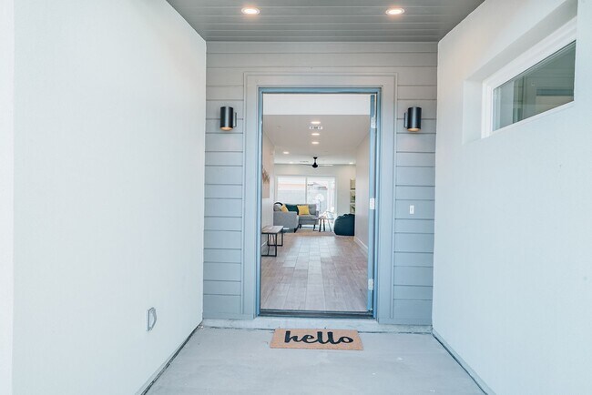 Building Photo - COMING SOON! NO HOA Heated Pool-Gorgeous 3bed/2bath Home in Old Town Scottsdale