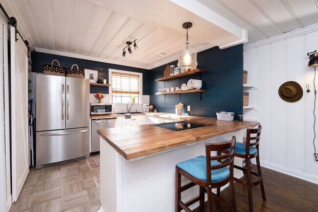 Foto del edificio - Updated 3-Bedroom Home with Fully Equipped Kitchen & Washer/Dryer in Great Neighborhood!