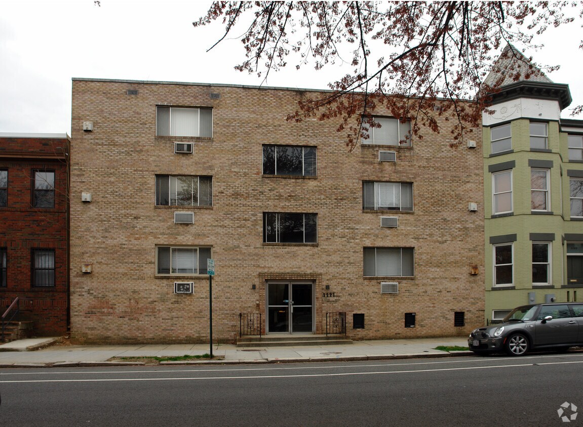 Foto del edificio - 1111 D St NE