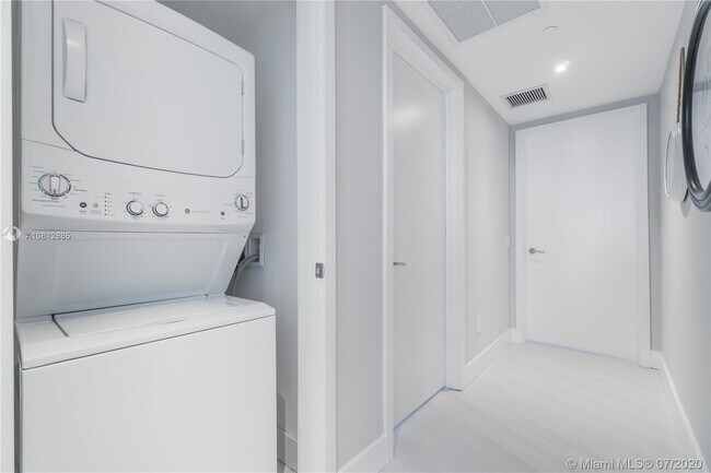 Foto del edificio - 4111 S Ocean Dr