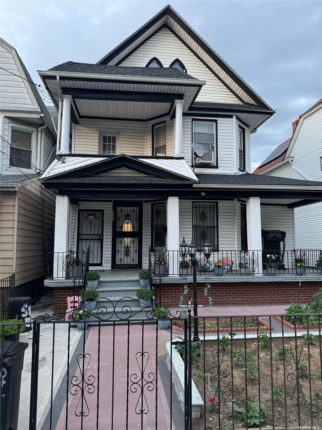 Building Photo - 91-33 120th St