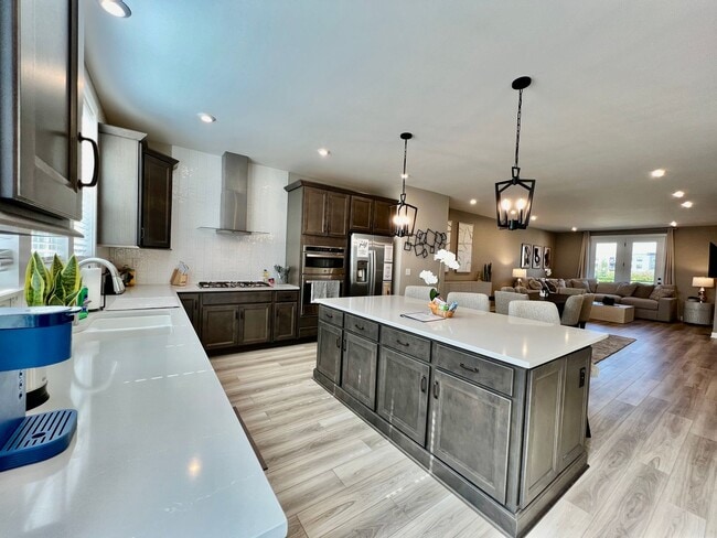 Building Photo - 4 Bedroom, Luxury living in premium locati...