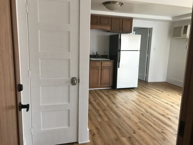 6125 Glen Oak St Unit 5 Los Angeles Ca 90068 Apartment For Rent Primary Photo 6125 Glen Oak St