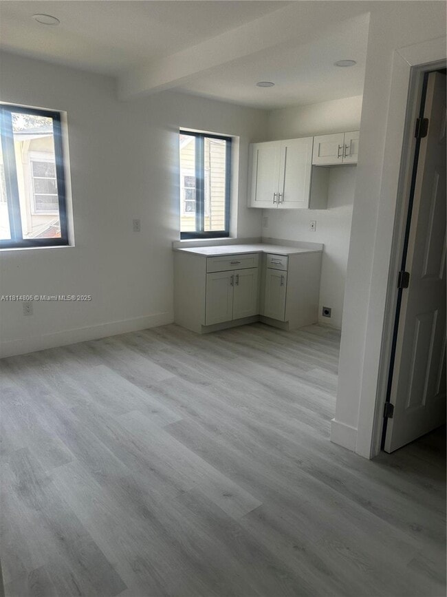 Building Photo - 1101 SW 12th Ct