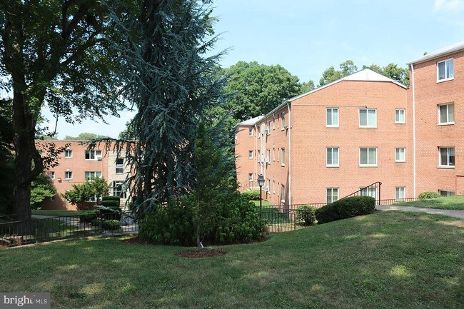 Building Photo - 2009 N Daniel St