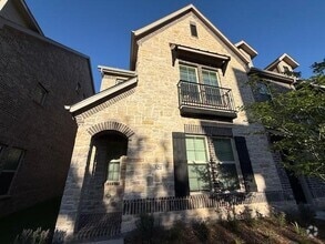 Building Photo - 321 Blackthorne Dr