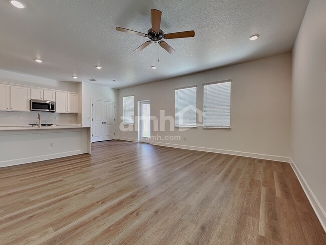 Building Photo - 37679 Dusty Saddle Ln