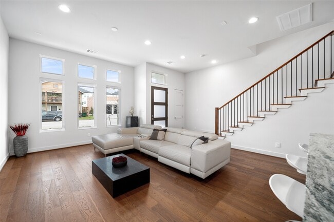 Building Photo - 2408 Gray St