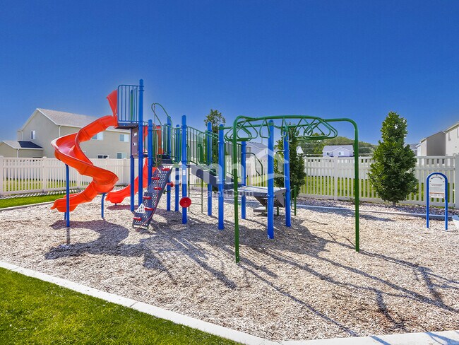 Building Photo - 323 North St