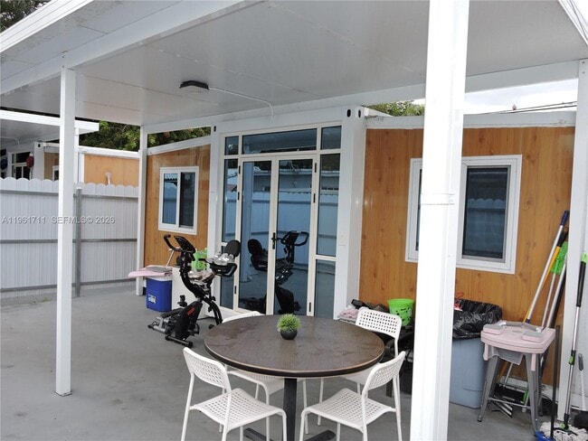 Building Photo - 551 E 39th St