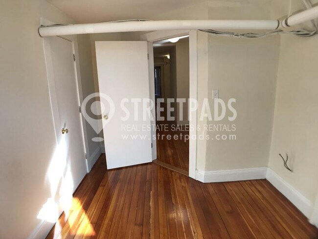 Building Photo - 3 bedroom in Boston MA 02135