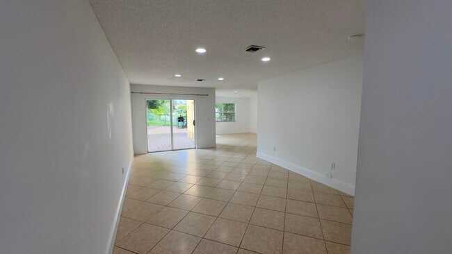 Foto del edificio - 4068 Eastridge Dr
