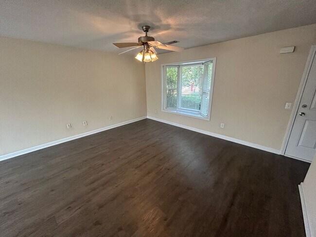 Building Photo - PRE-LEASING FOR AUGUST 2025! WAIVED SECURI...