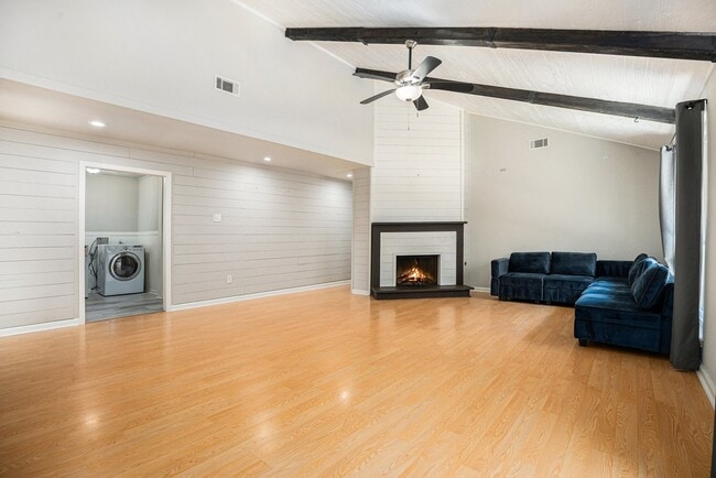 Building Photo - 16607 Neumann Dr