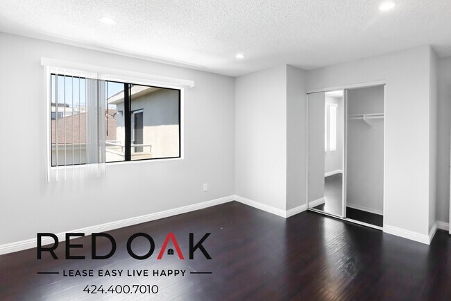 Foto del edificio - 5325 Cartwright Ave