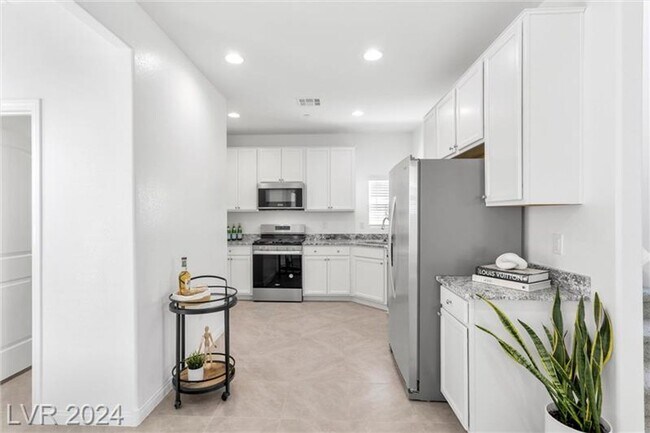 Building Photo - Brand New Home in Cadnece