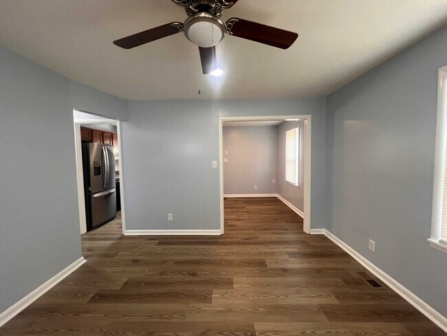 Foto del edificio - Adorable, remodeled 3br/1ba house close to...