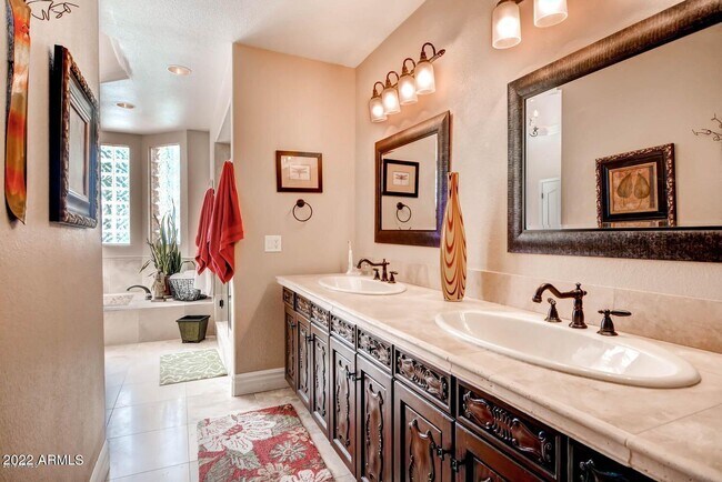 Building Photo - 3437 E Equestrian Trail