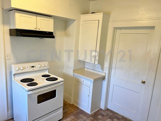 Building Photo - 2/1 in Established S. Dallas Neighborhood For Rent!