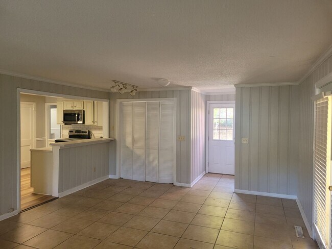 Building Photo - Haymount Area near FTCC- 5 Bedroom-2 Full ...