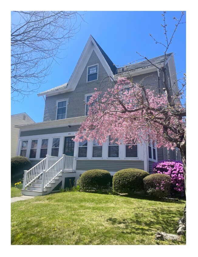 First floor, right side - 226 Broadway