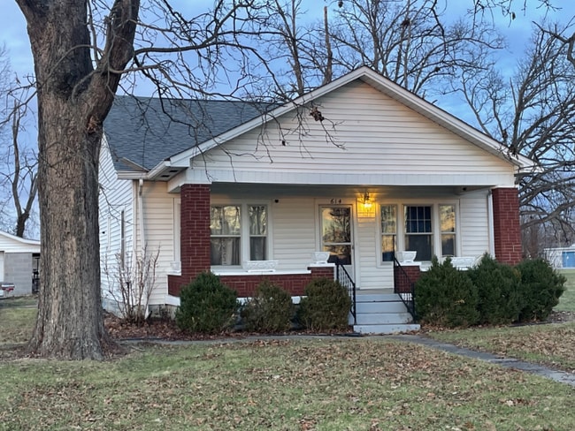 Photo - 614 Hwy 44 W House