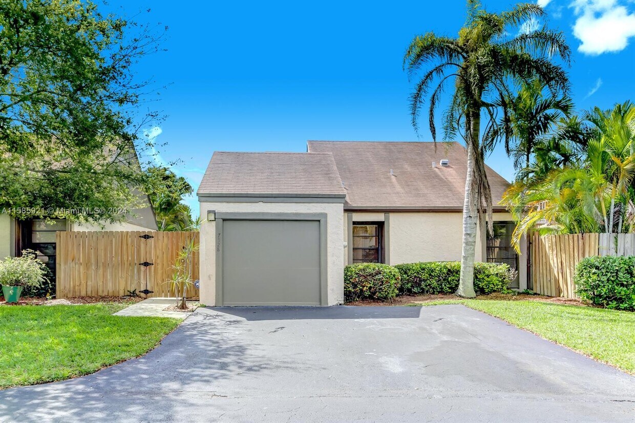 Primary Photo - 7528 SW 95th Pl